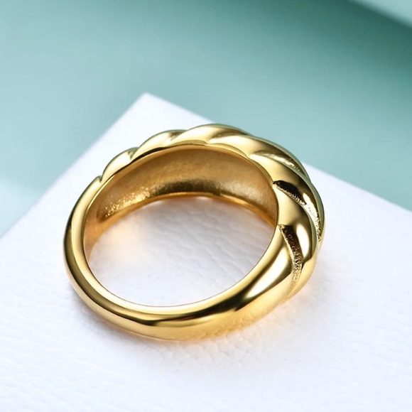 ✨Insta 18K Gold plated  croissant dome ring - Picture 6 of 6